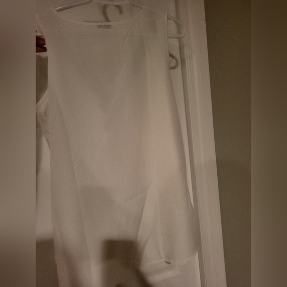 Ricki's white blouse - Picture 2 of 3